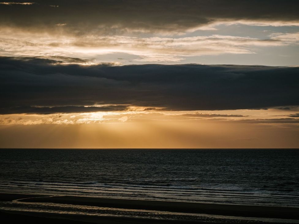 Calm Waters Luxury Beach House - North Yorkshire (incl. Whitby) - 1182106 - thumbnail photo 39