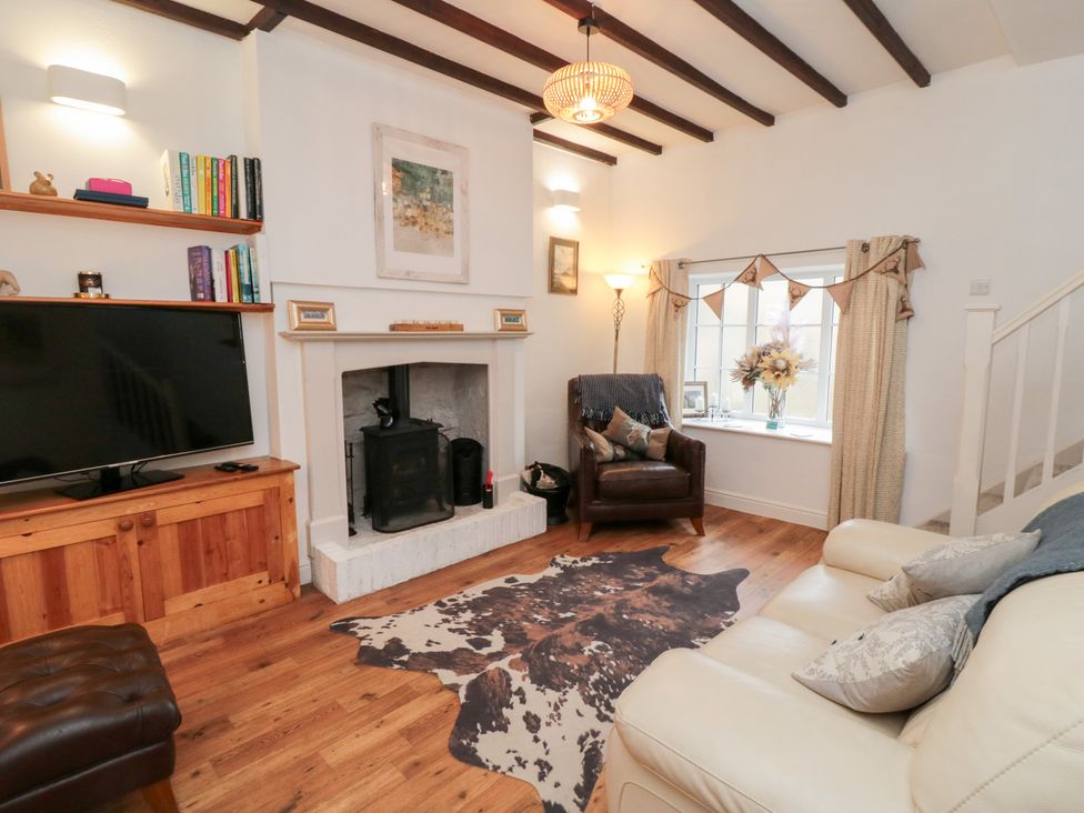 A living room with a television and fireplace at Minn's Cottage Snainton