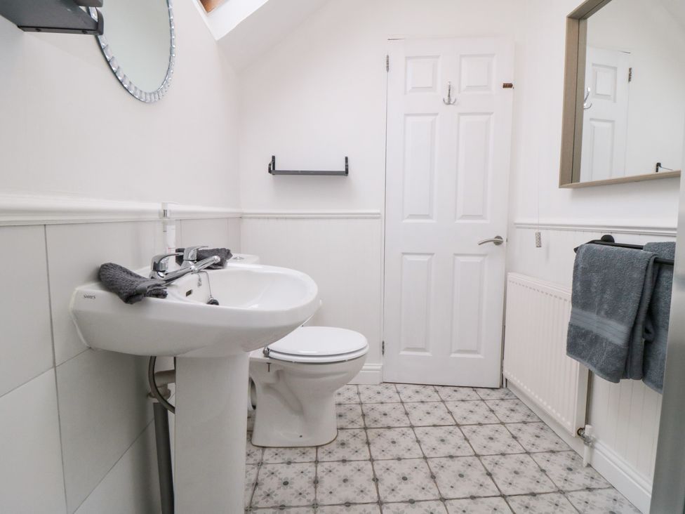 A bathroom with a sink and toilet at Minn's Cottage Snainton