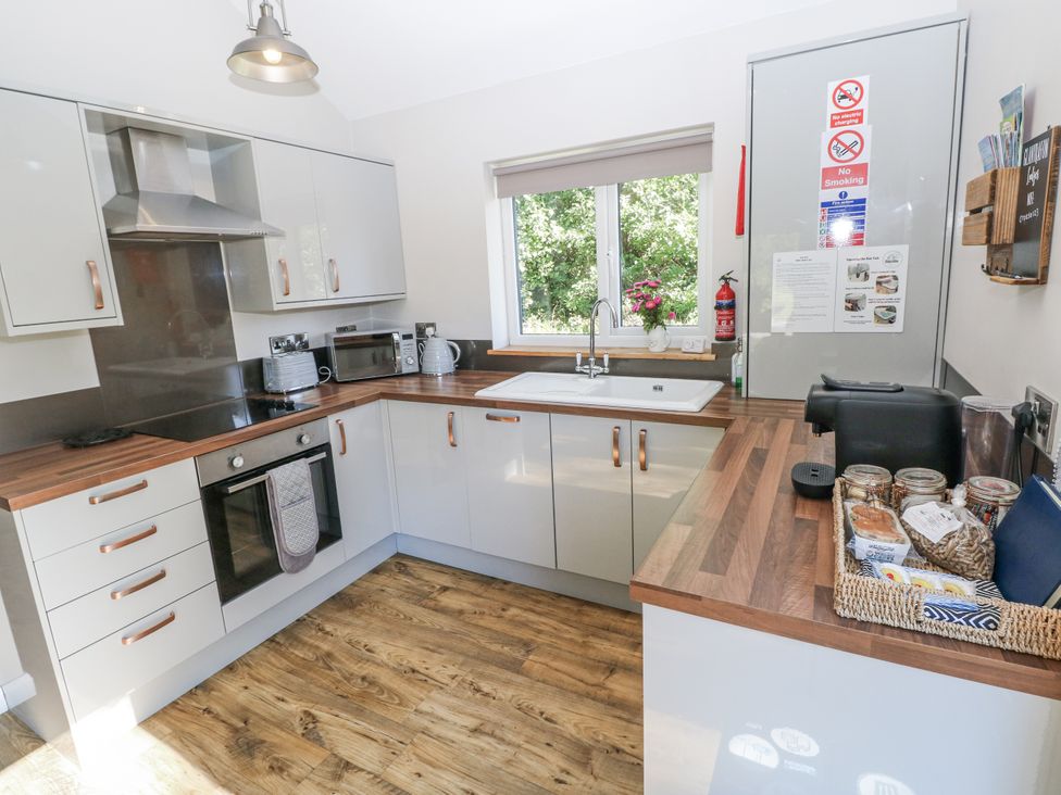 A kitchen with cabinets and appliances at Cadno in Llanybydder
