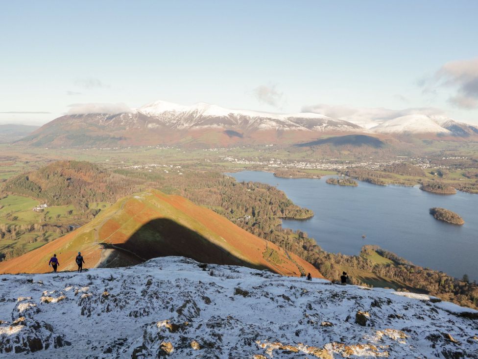 A landscape view of mountains and a lake with hikers in the foreground at Jubilee First-floor Single Bedroom Penrith