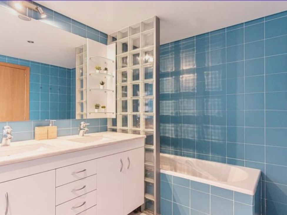 A bathroom with a bathtub and double sink at The Old Barn in Manchester