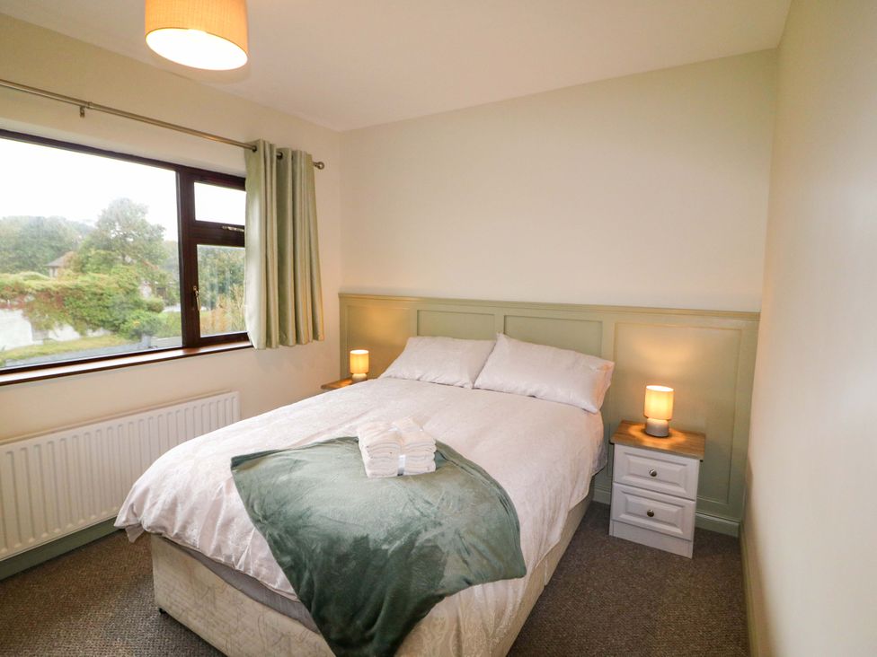 A bedroom with bed and window at Shamrock House