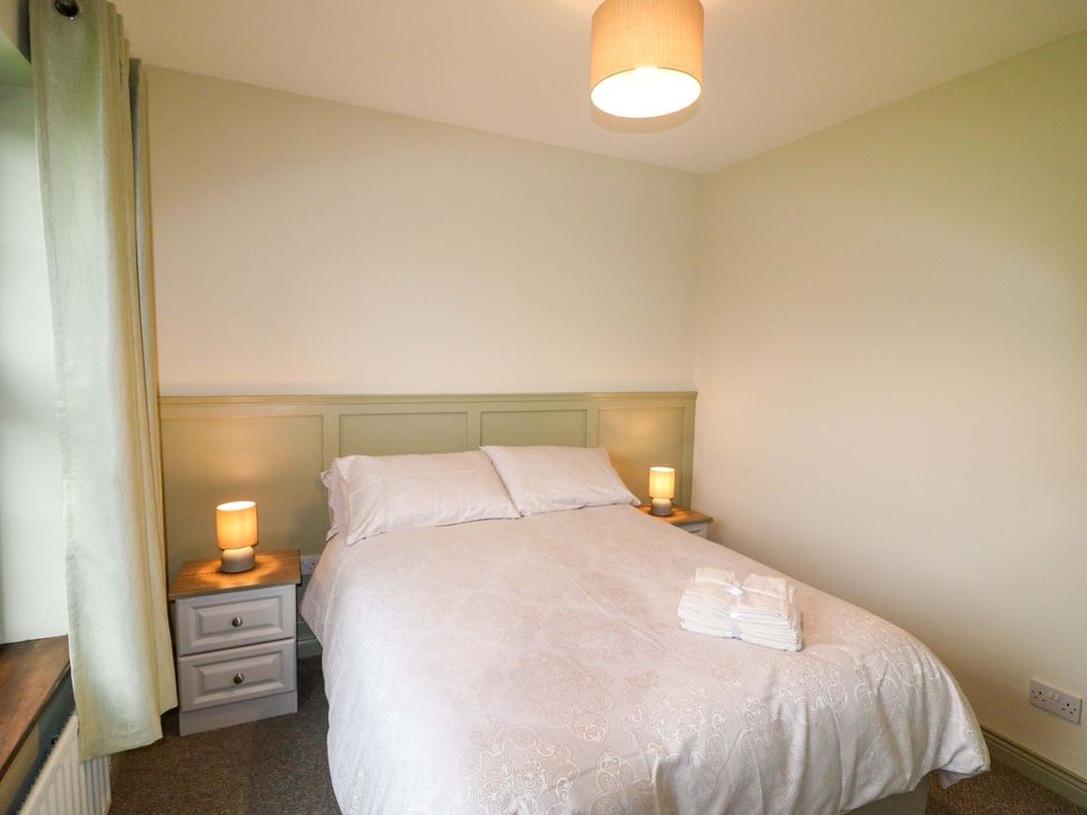 A bedroom with a double bed and bedside tables at Shamrock House 