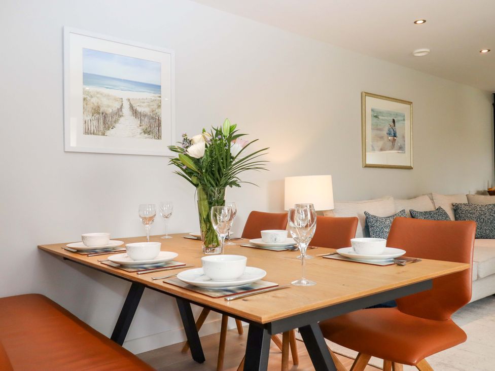 A dining room with a table set for six at Duke's Barn Blackawton near Dartmouth