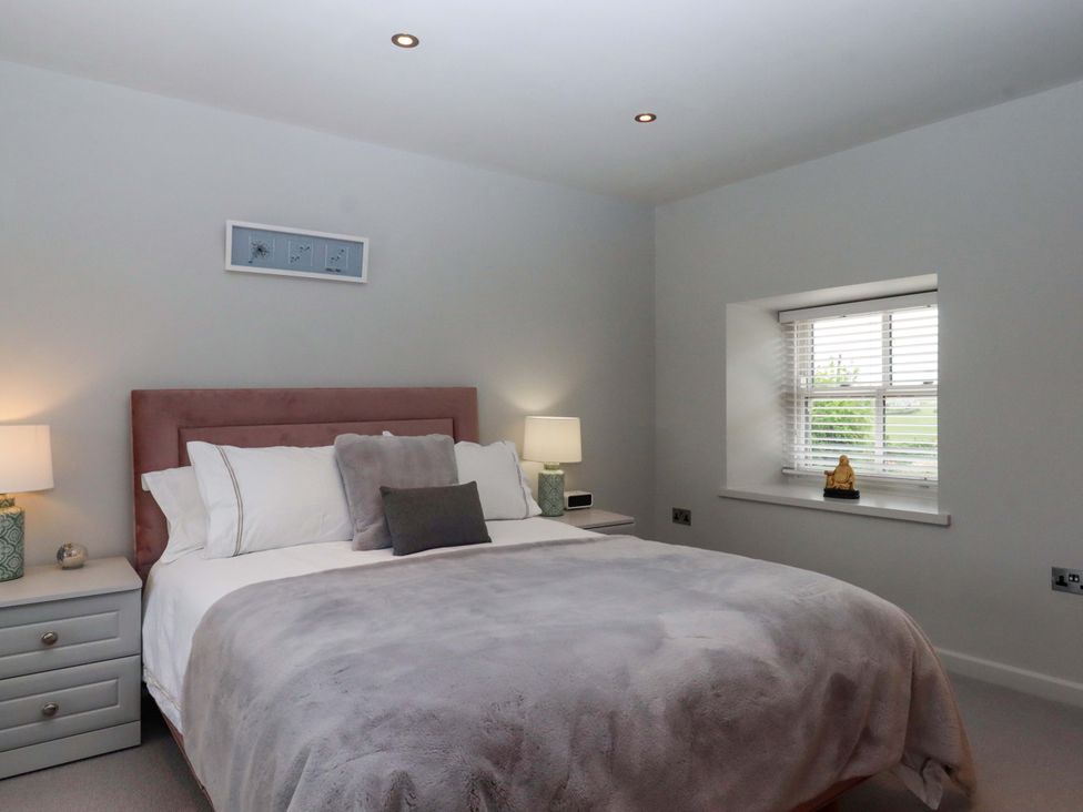 A bedroom with a bed and lamps at Duke's Barn Blackawton near Dartmouth