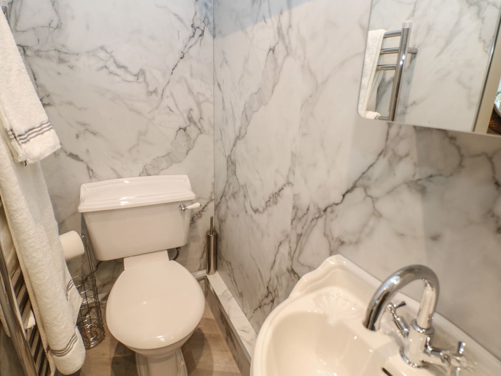 A bathroom with a sink and toilet at The Toll Bar in Hope Valley