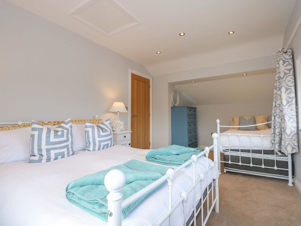 A bedroom with beds and pillows at Criw in Bryncroes near Sarn Meyllteyrn