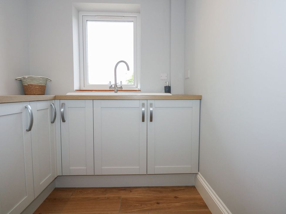 A kitchen with sink and cabinets at Criw in Bryncroes near Sarn Meyllteyrn