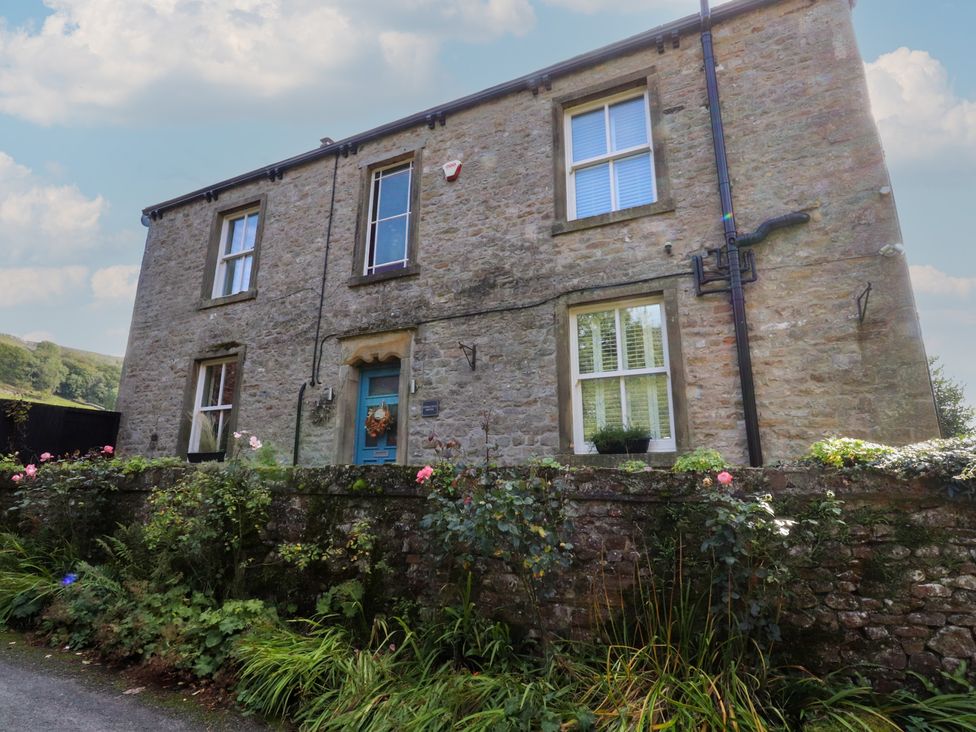 A house with windows and a garden at Langcliffe House Kettlewell