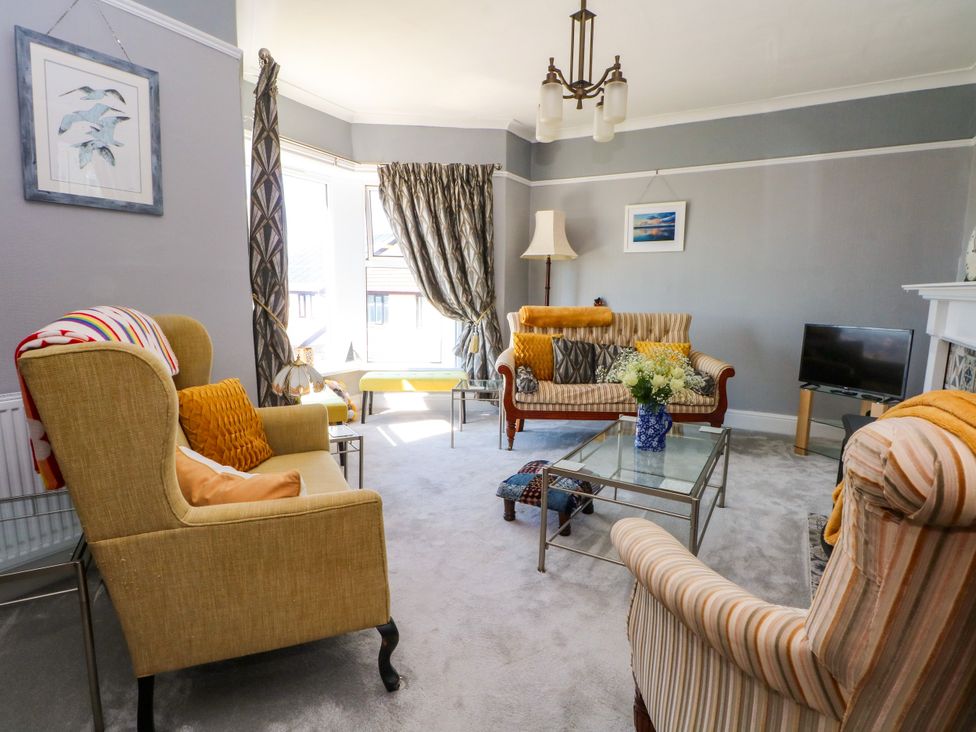 A living room with armchairs and a coffee table at Ferncliffe
