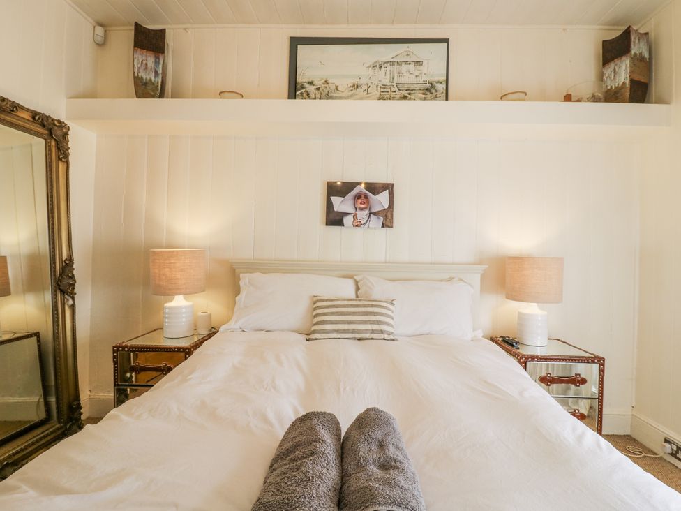 A bedroom with a bed and lamps at 14 Marine Terrace in Whitstable