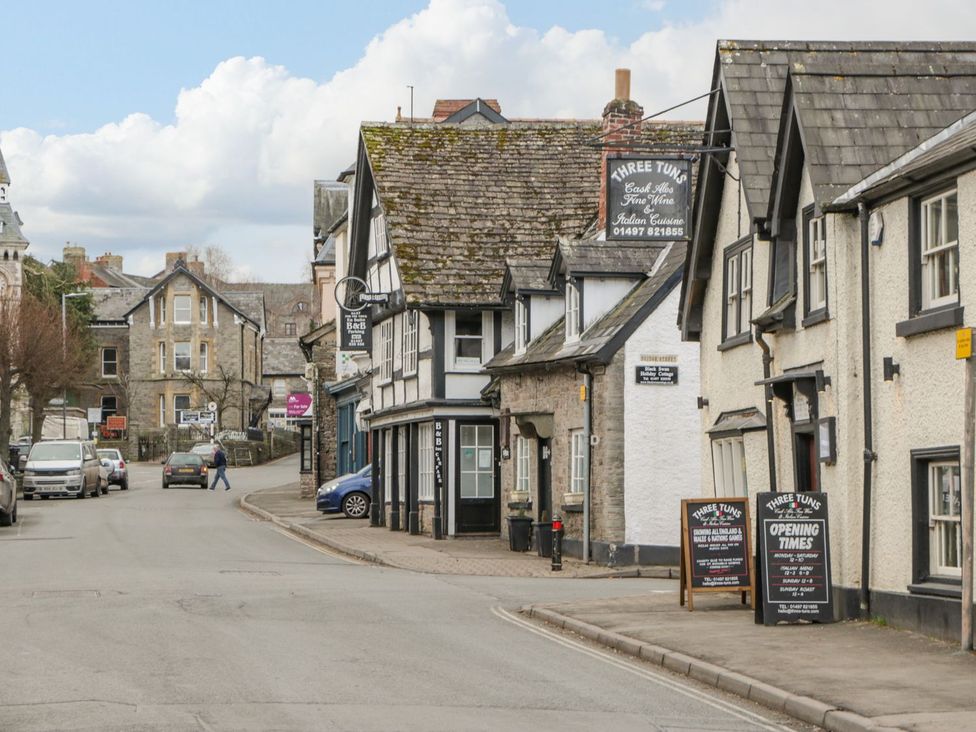 A street view with buildings and signs at Cariad Cottage in Hereford