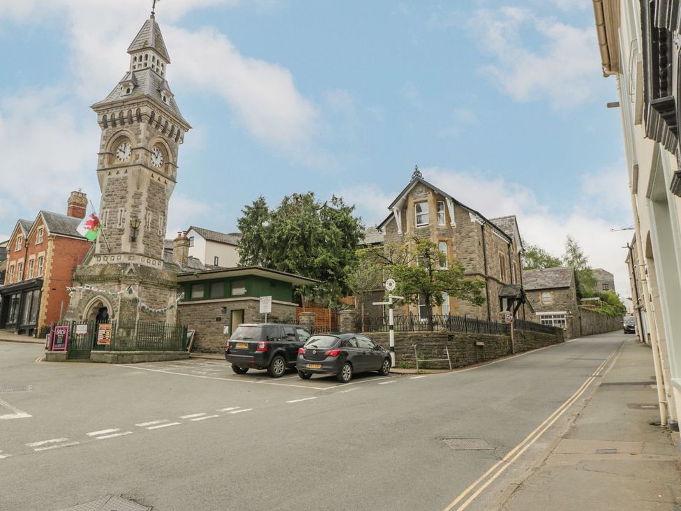 A clock tower and buildings on a street in an outdoor scene at Cariad Cottage in Hereford