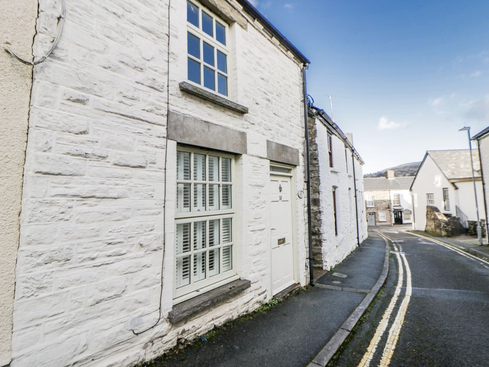An outdoor view of a building on a street at Cariad Cottage in Hay-On-Wye