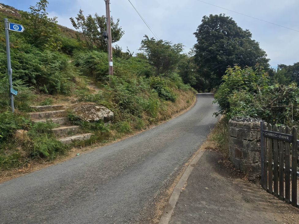 A road with steps and a signpost at Garreg Fawr Llanbedrog