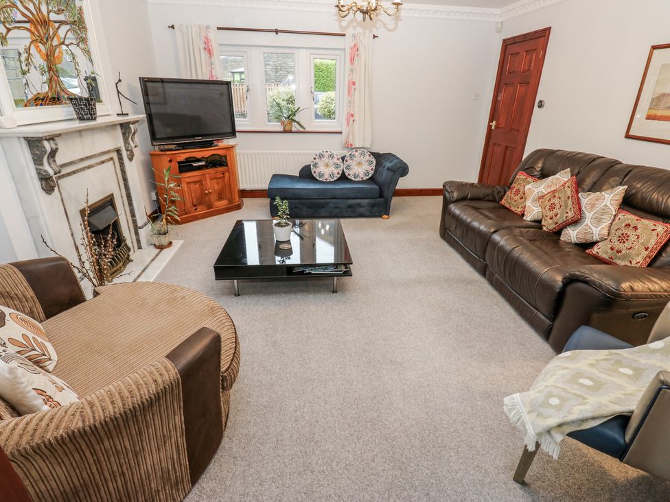 A living room with a fireplace and sofas at The Peak View Holmfirth in Hade Edge, Yorkshire