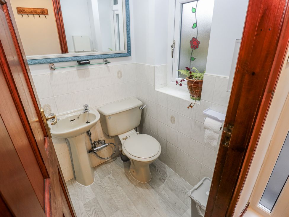 A bathroom with sink and toilet at The Peak View Holmfirth in Hade Edge, Yorkshire