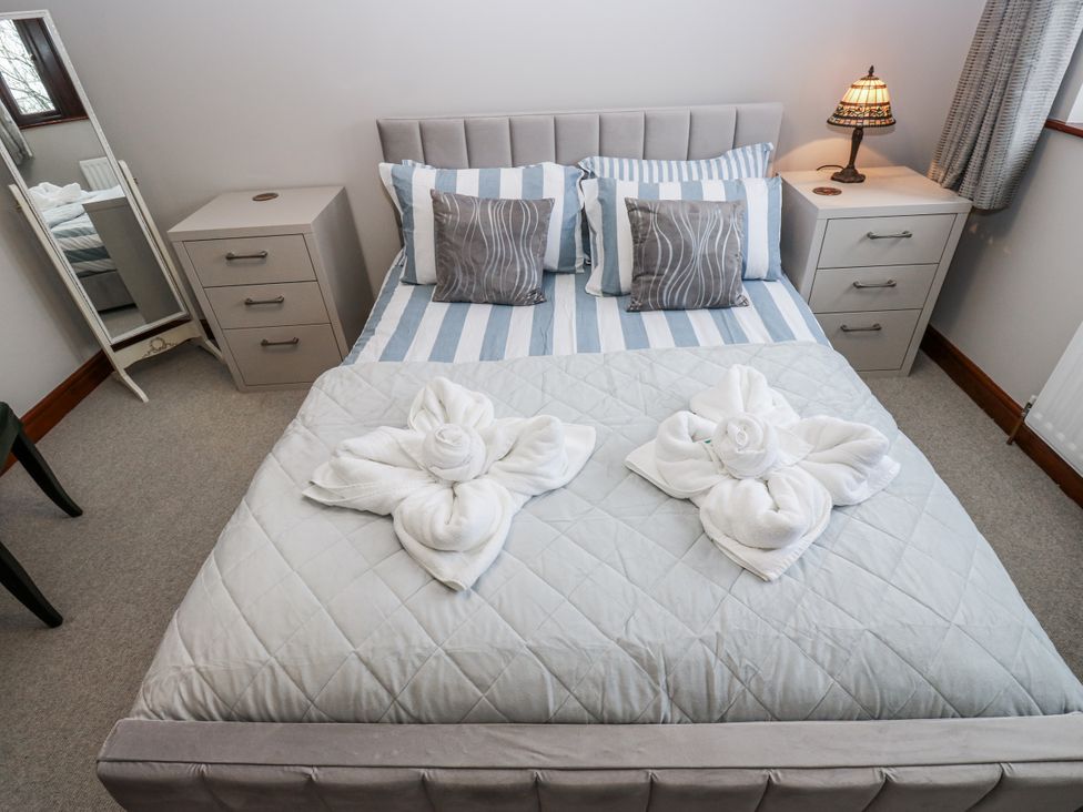 A bedroom with a bed and bedside tables at The Peak View Holmfirth in Hade Edge, Yorkshire