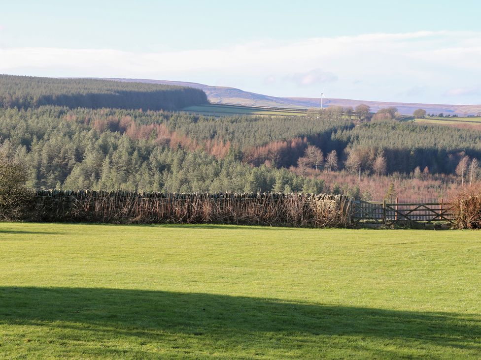 A view of green grass and trees at The Peak View Holmfirth in Hade Edge, Yorkshire
