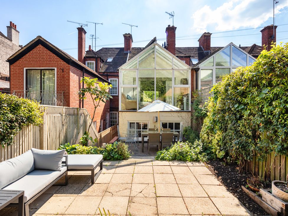 A garden with outdoor seating and a glass roof house at Castle View in Windsor, Berkshire