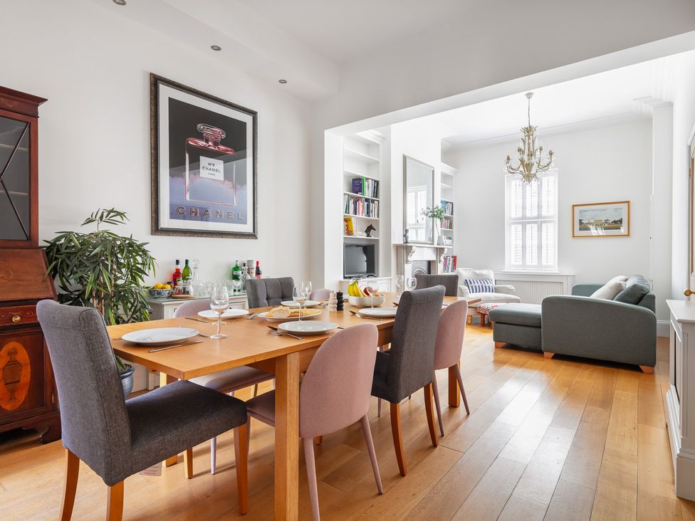 A dining room with a dining table and chairs at Castle View in Windsor, Berkshire
