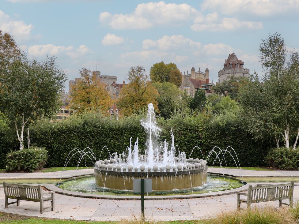 A fountain with benches in a park at Castle View in Windsor, Berkshire