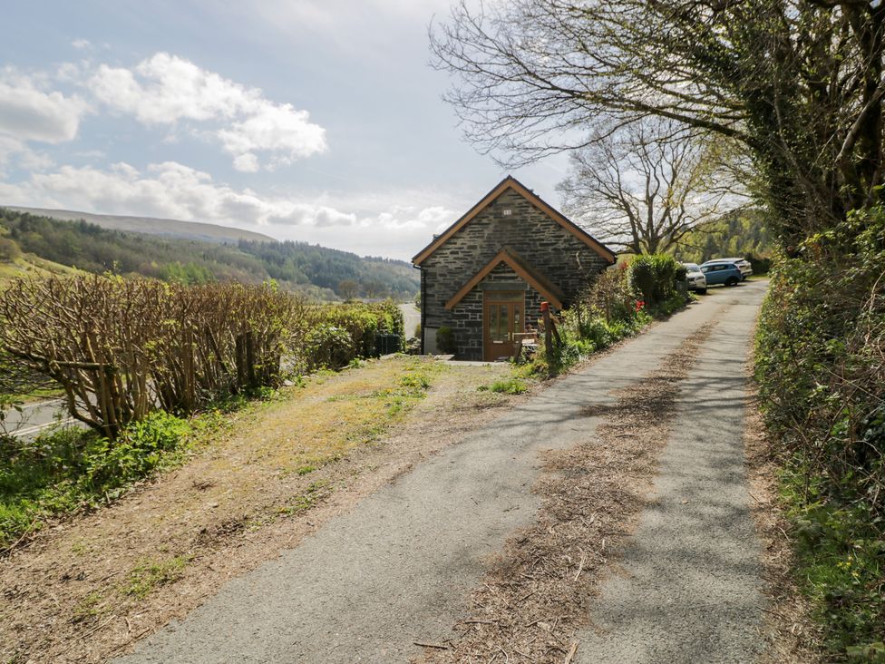 A house with cars parked on a driveway at Ysgoldy in Dolwyddelan