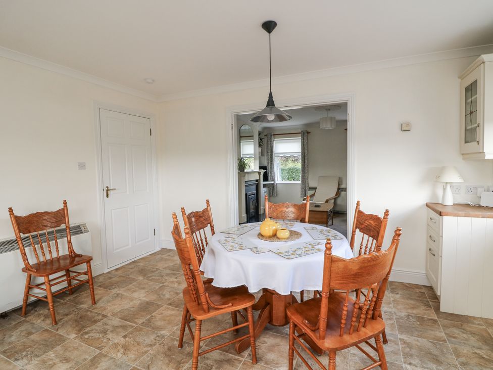 A dining room with a table and chairs at Dunbrody Dreams