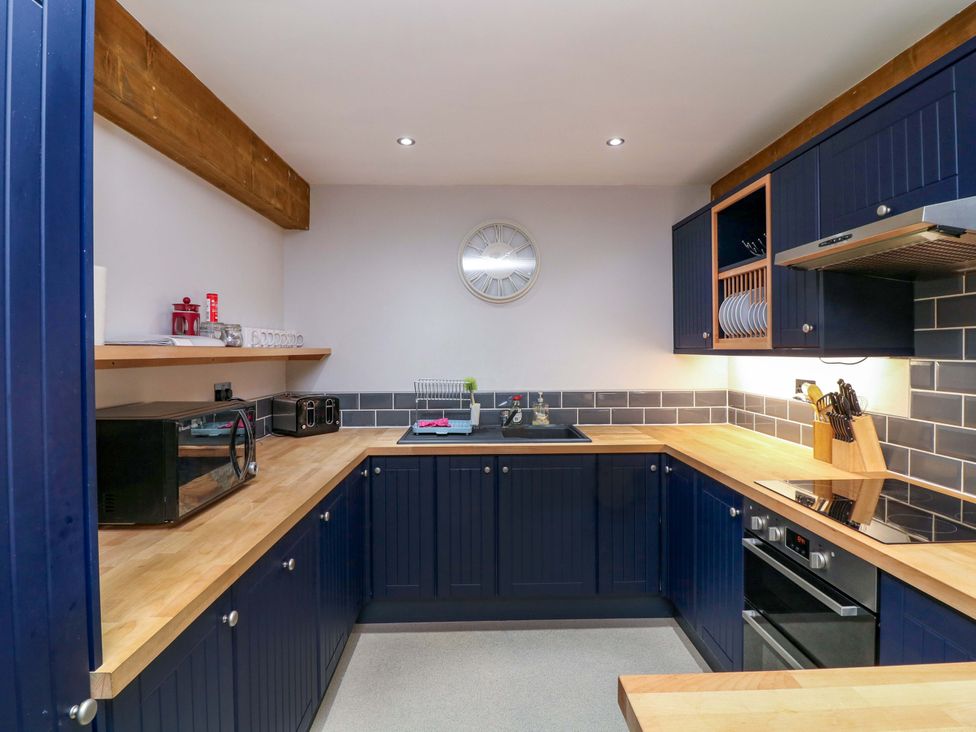 A kitchen with a microwave and sink at Mylo's Cottage in Langrick near Boston
