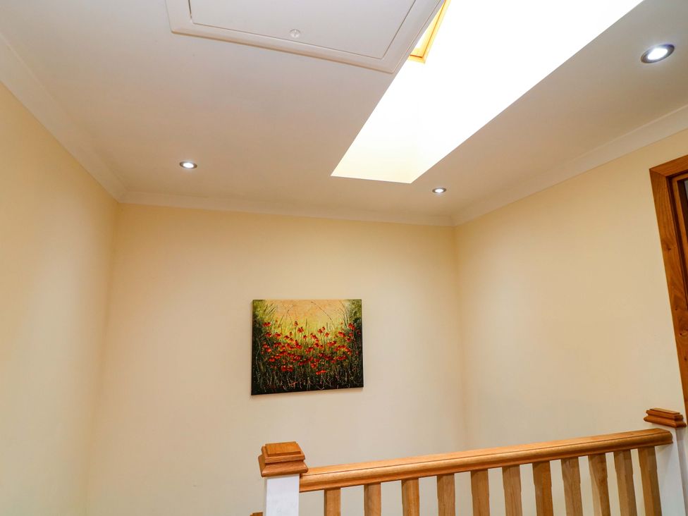 A hallway with a painting and a skylight at Mylo's Cottage in Langrick near Boston