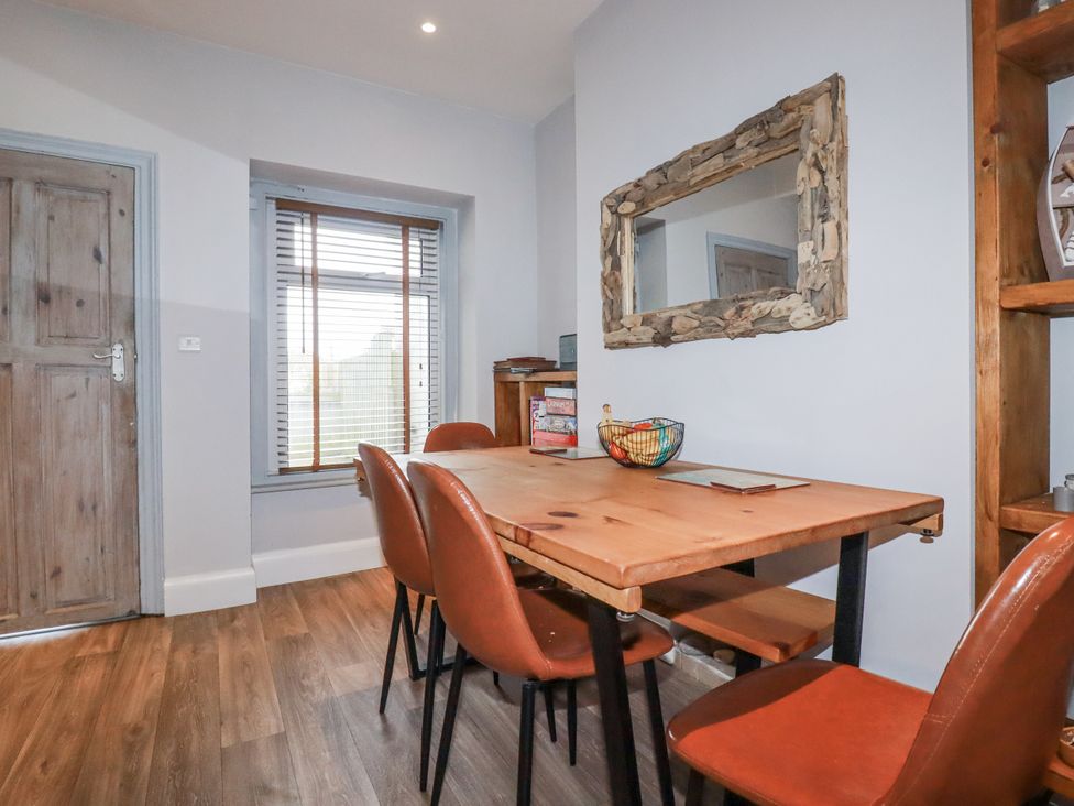 A dining room with a table and chairs at Sea Boots in Newquay