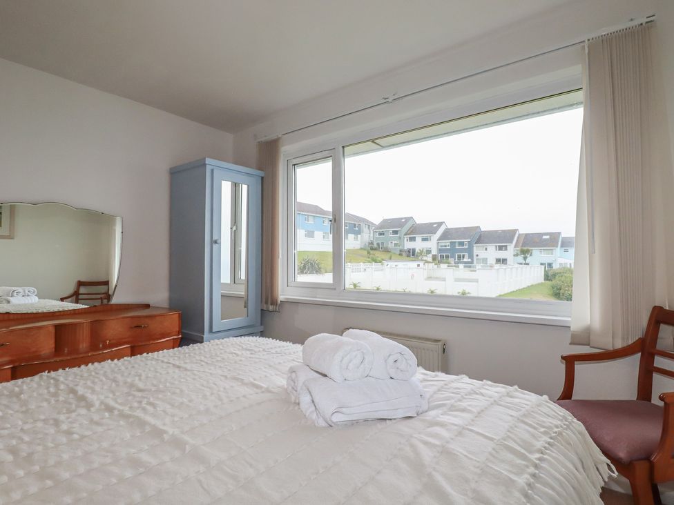 A bedroom with towels on the bed at 38 Surf View in Newquay