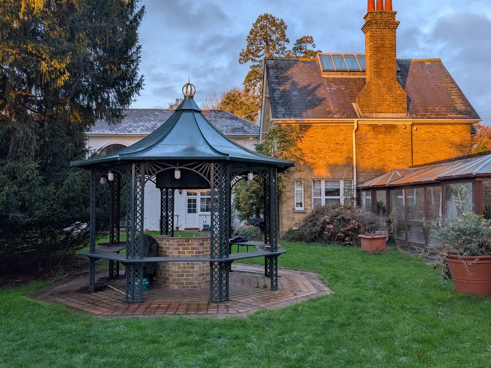 A gazebo in a garden at Heath Lodge in Iver