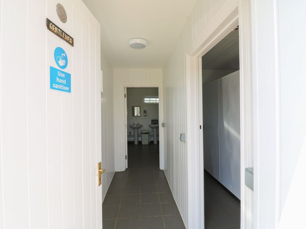 A bathroom with sinks and toilet visible at Bluebell Lodge in Hastings