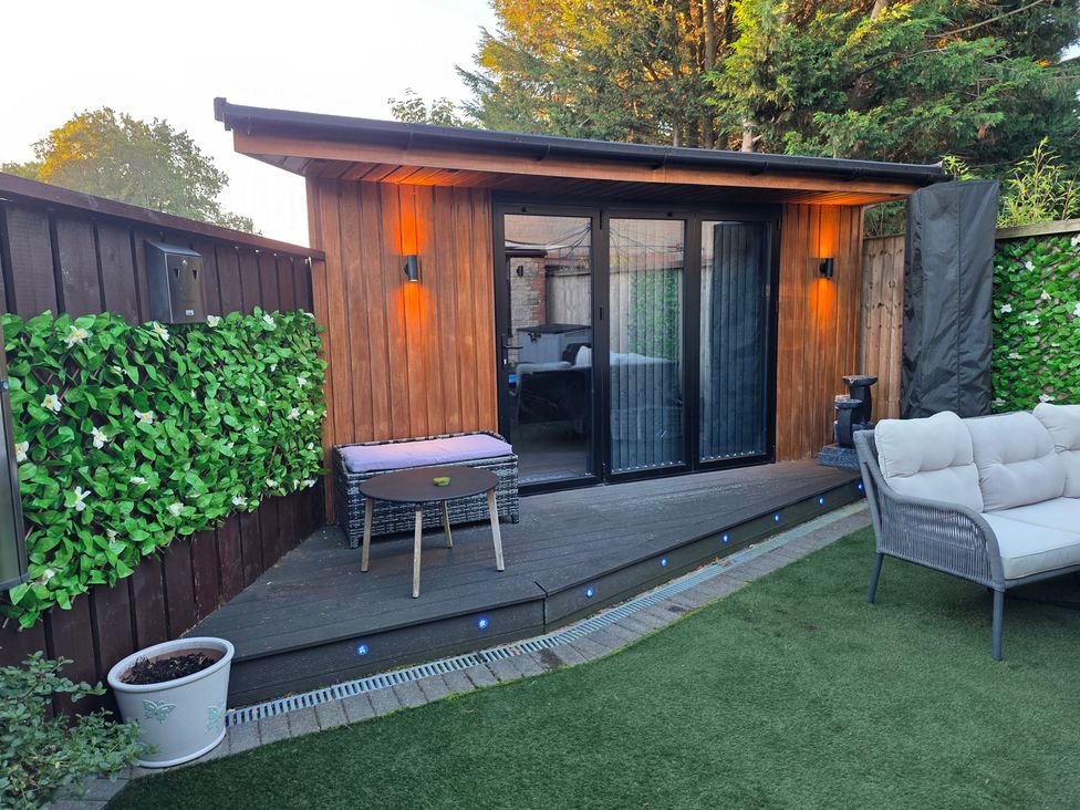 The Chill Garden Room - Somerset & Wiltshire - 1182814 - thumbnail photo 2