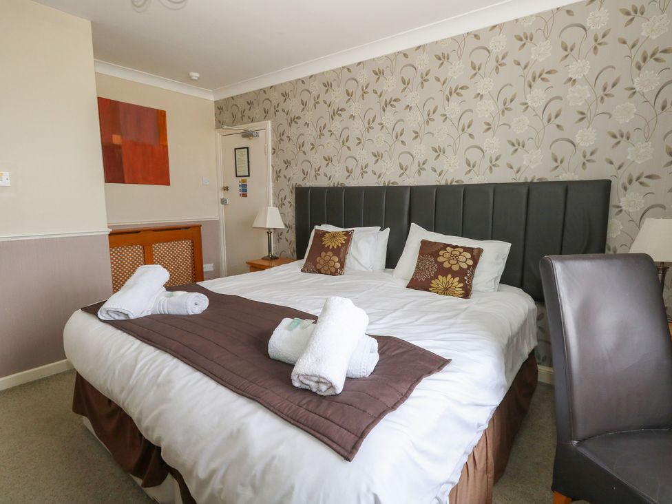 A bedroom with a bed and bedside lamp at 9 The Esplanade