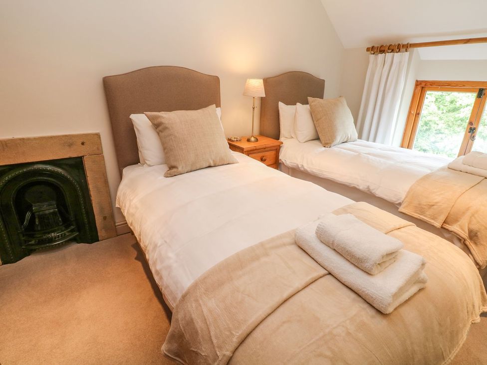 A bedroom with two beds and a window at Billy Whiskey's in Tideswell