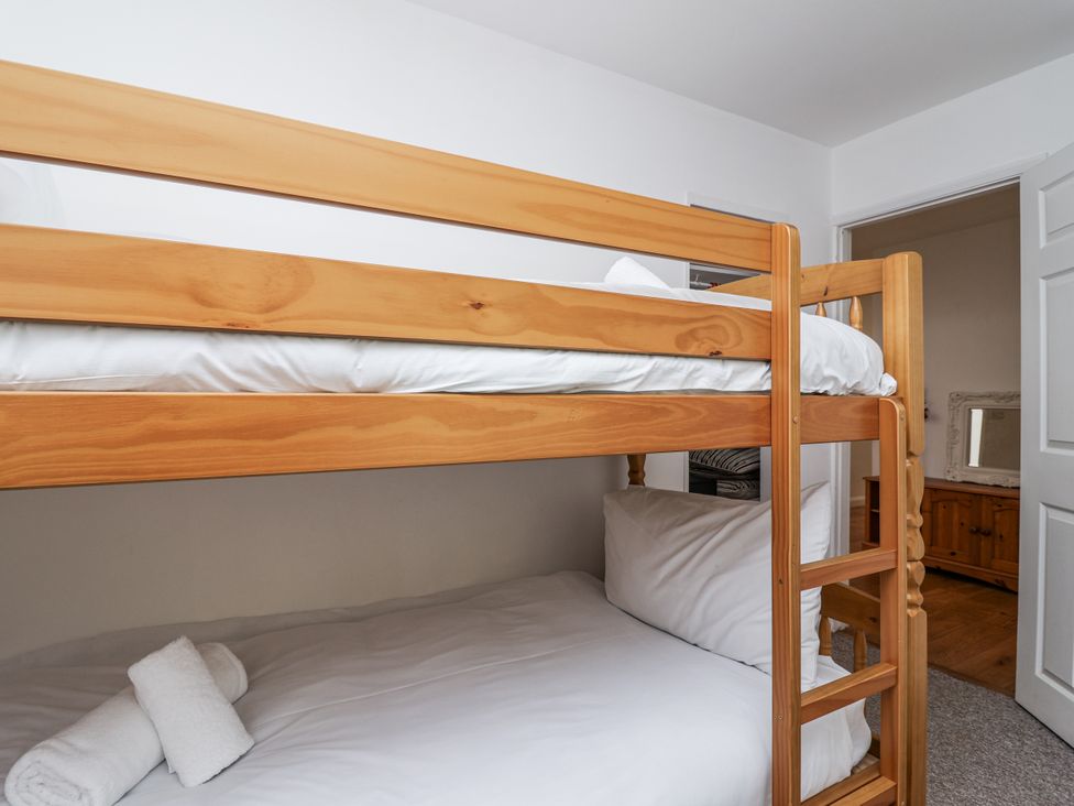 A bunk bed in a bedroom at Tapps Lodge Brixton near Yealmpton South Devon
