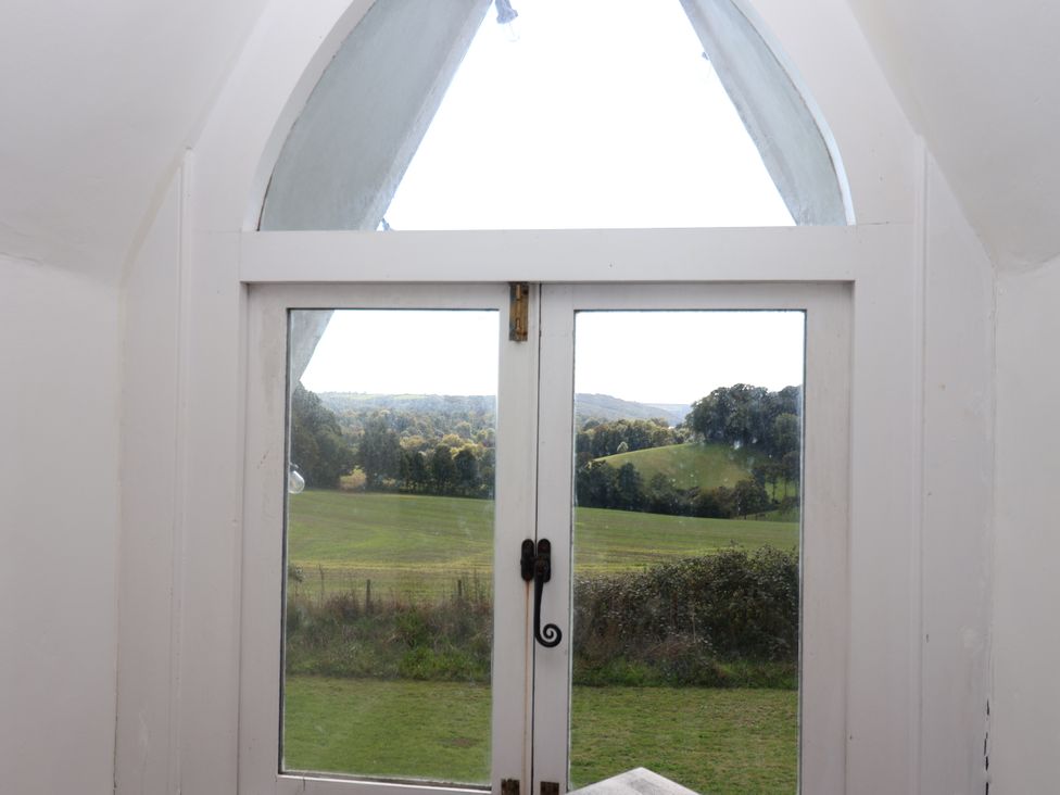 A window showing a countryside view at Tapps Lodge Brixton near Yealmpton, South Devon