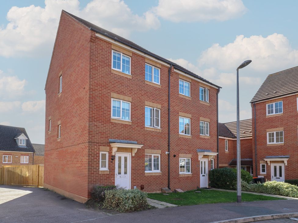 A residential building with a parking lot at Gem Relax