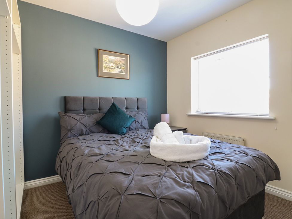 A bedroom with a bed and a window at Gem Relax in 