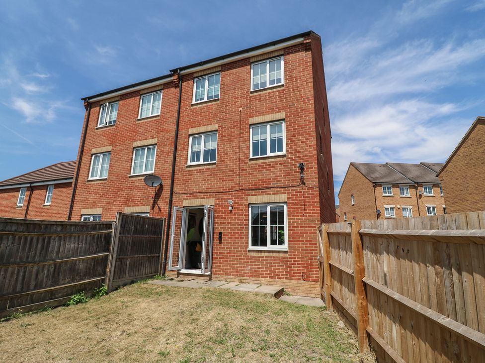 A brick building with a backyard at Gem Relax in Leighton Buzzard