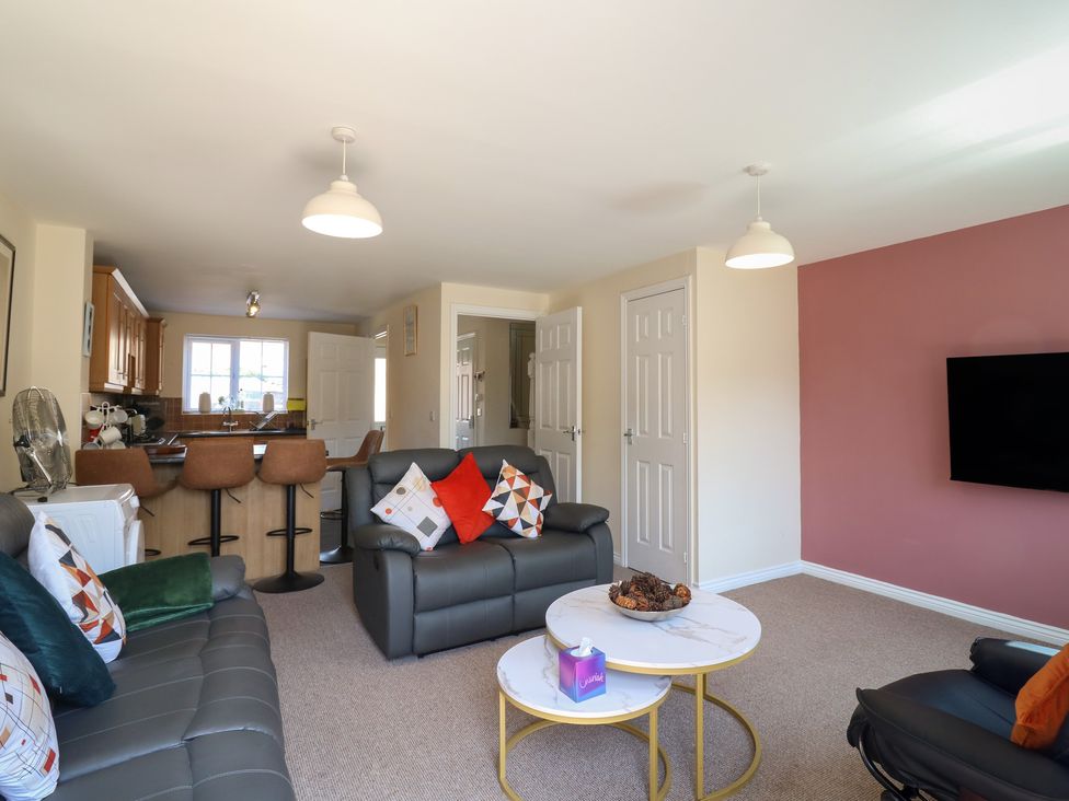 A living room with a sofa and coffee table at Gem Relax in Leighton Buzzard