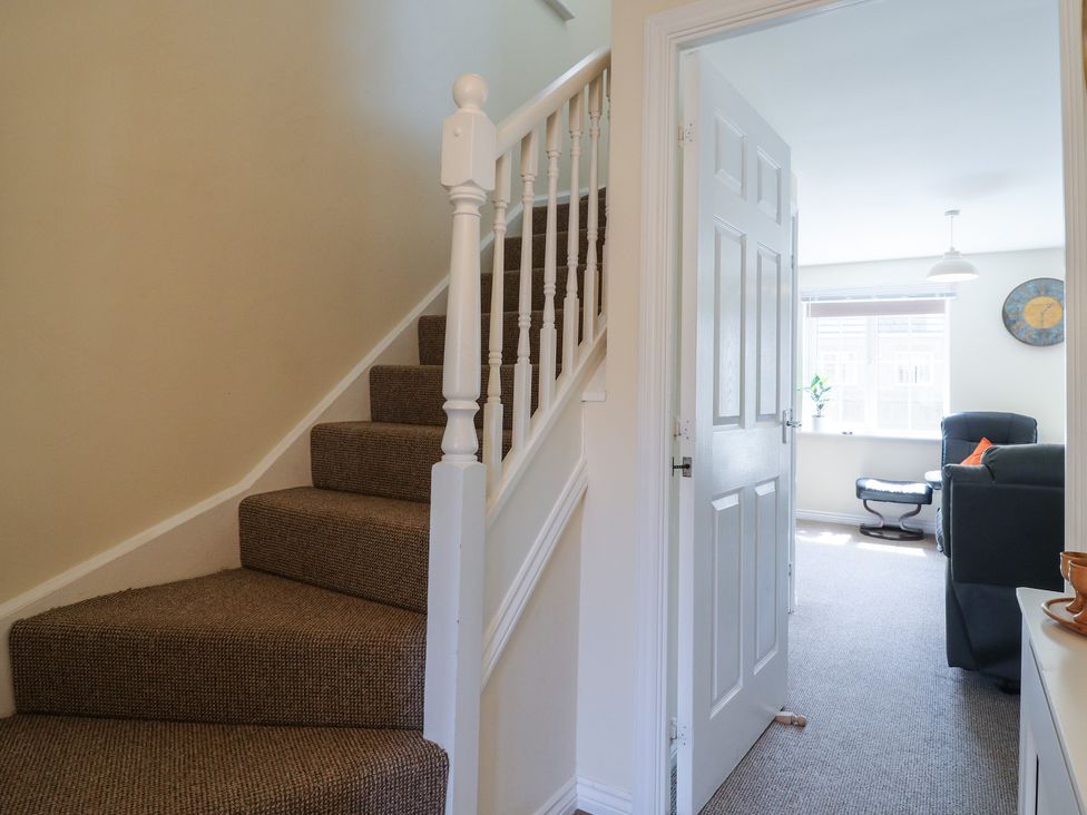 A staircase and doorway leading to a room at Gem Relax in Leighton Buzzard