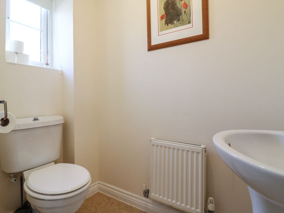 A bathroom with a toilet and sink at Gem Relax in Leighton Buzzard