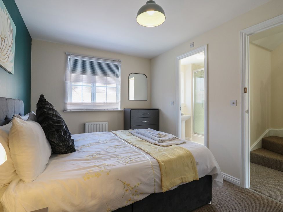 A bedroom with a bed and a dresser at Gem Relax in Leighton Buzzard