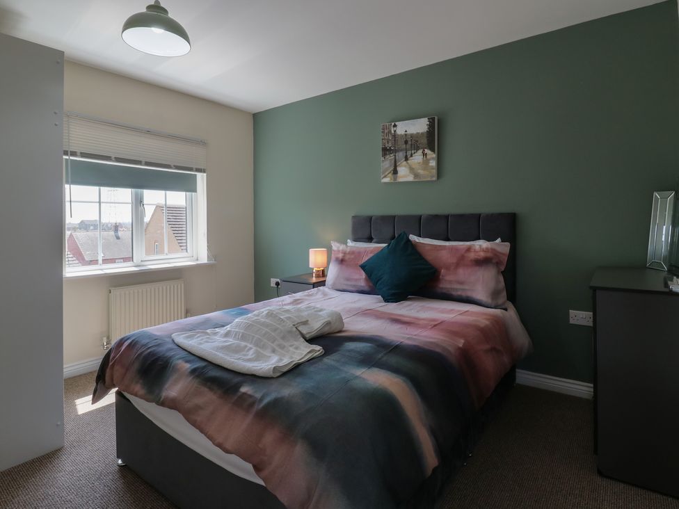 A bedroom with a bed and a window at Gem Relax in Leighton Buzzard