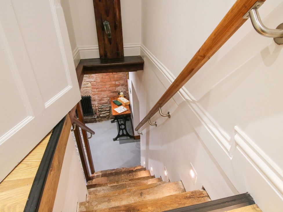 A staircase leading down to a room at Raven Lane Retreat in Ludlow