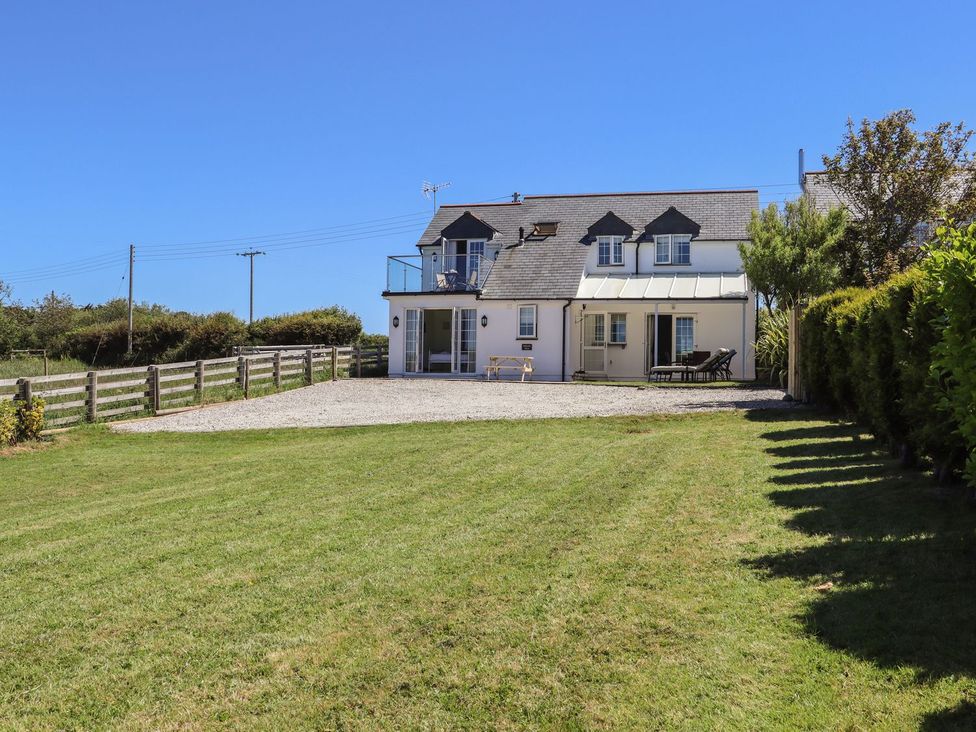 A house with lawn and balcony at Atlantic View (3 bed) in Bude